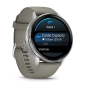 Venu 4 - 45 mm Schwarz/Silber mit Schnellwechsel-Silikon-Armband 22 mm Grau (010-03014-01)